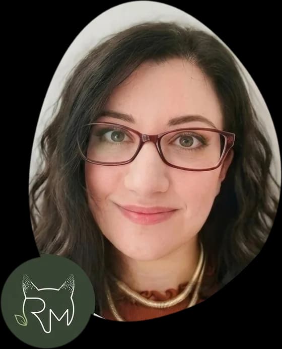 Roberta Matera, full-stack developer, portrait with her RM logo